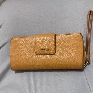 Camel Tan Fossil Pebbled Leather Madison Zip Around long wristlet /wallet